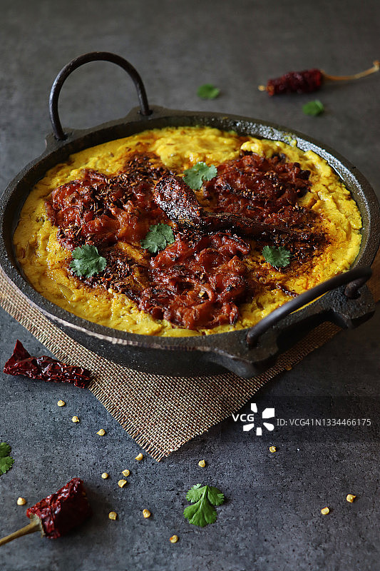 卡拉希锅中的卡迪帕科拉图片素材