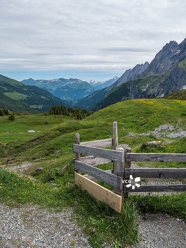 格林德瓦附近的伯尔尼兹阿尔卑斯山景色图片素材