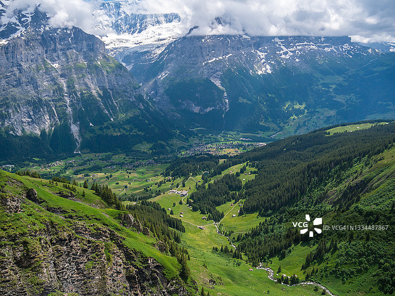 格林德瓦附近的伯尔尼兹阿尔卑斯山景色图片素材