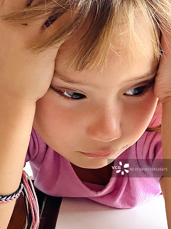 无聊的女孩图片素材