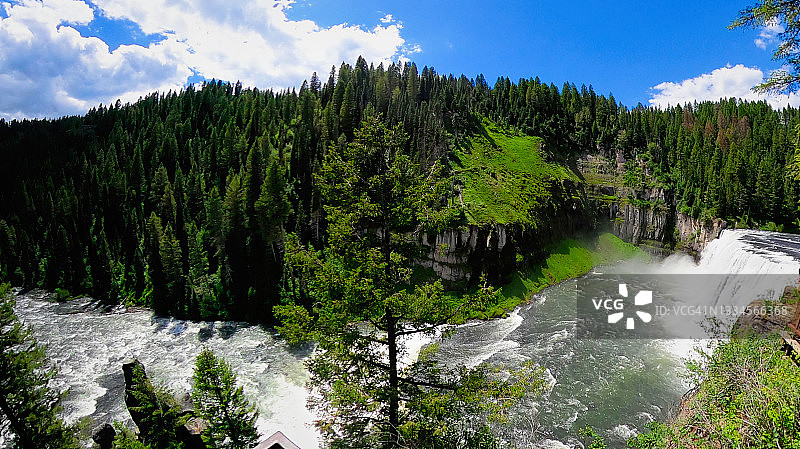 梅萨瀑布与森林图片素材