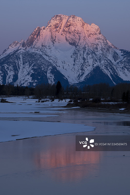 莫兰山的阿尔卑斯山辉光图片素材