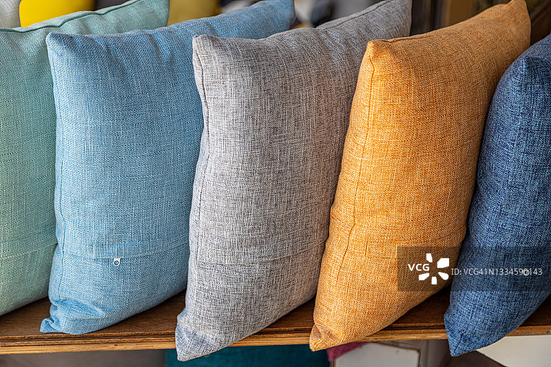 在售的彩色枕头图片素材