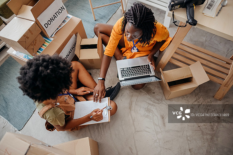 帮助他人是慷慨之举图片素材