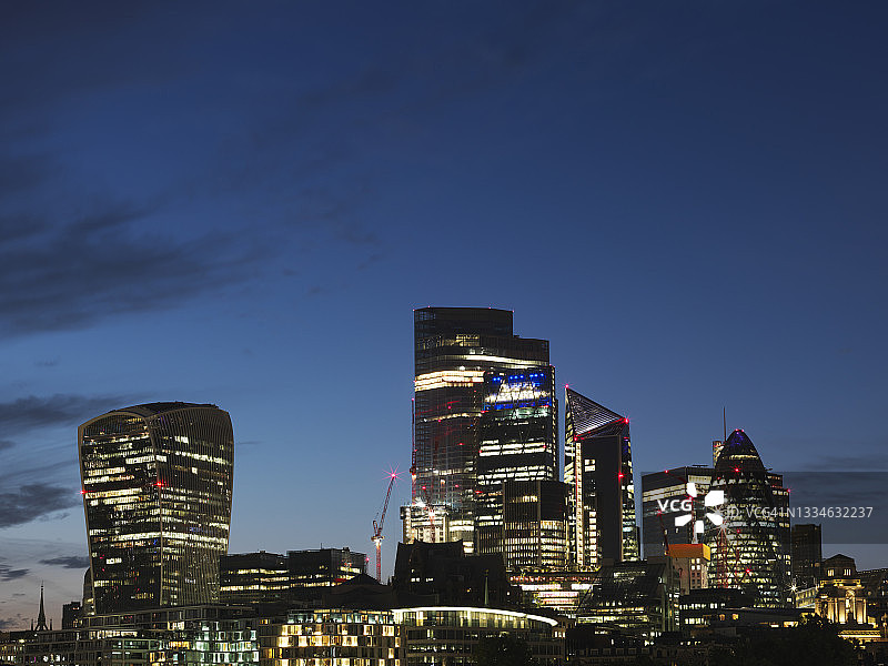 伦敦金融区现代城市天际线图片素材