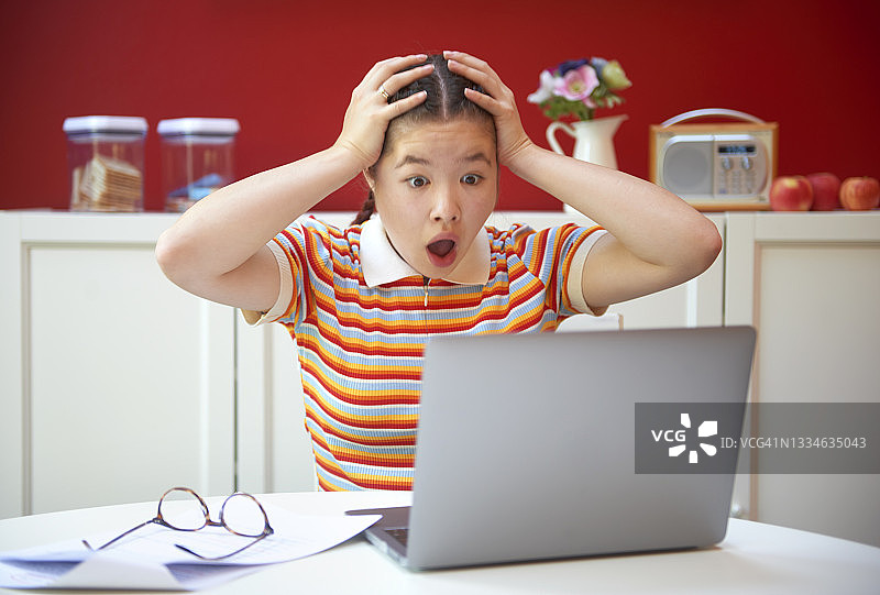 坏消息图片素材