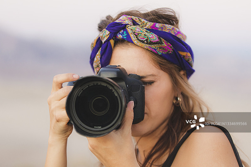 美丽女人拍照特写图片素材