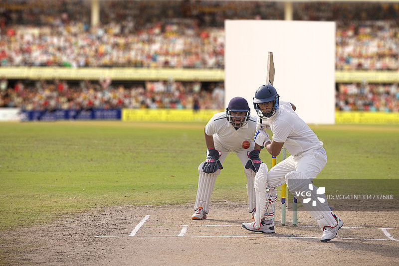 板球比赛中击球的击球手图片素材