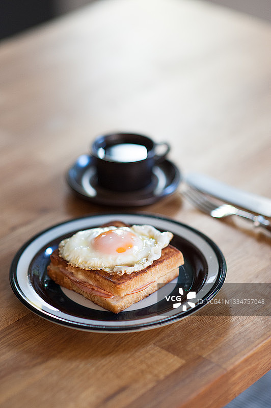 克罗克夫人三明治和咖啡图片素材