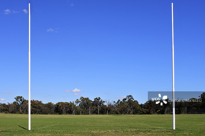 空旷的足球橄榄球场图片素材