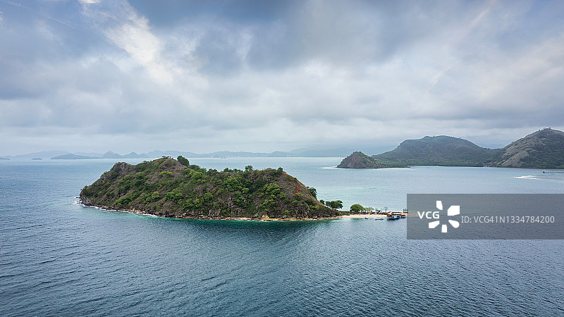 科莫多国家公园的克洛尔岛全景，位于印度尼西亚弗洛勒斯海图片素材