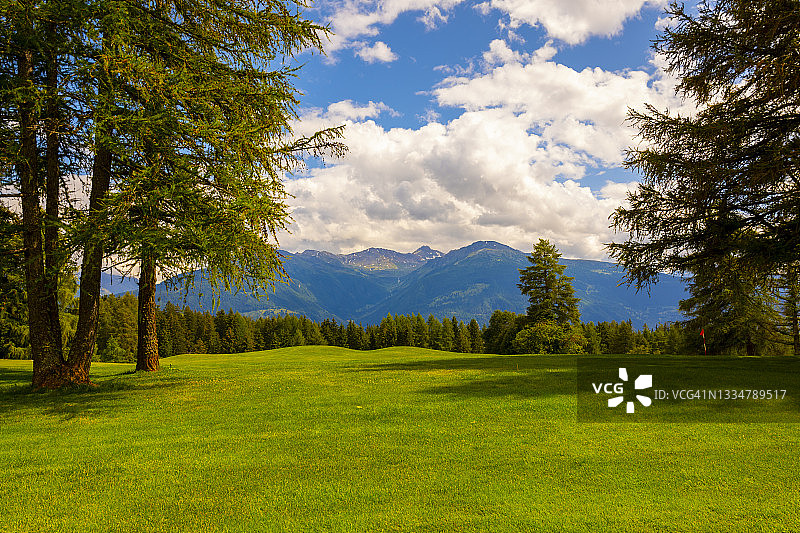 克莱恩斯蒙塔纳山景高尔夫球场图片素材