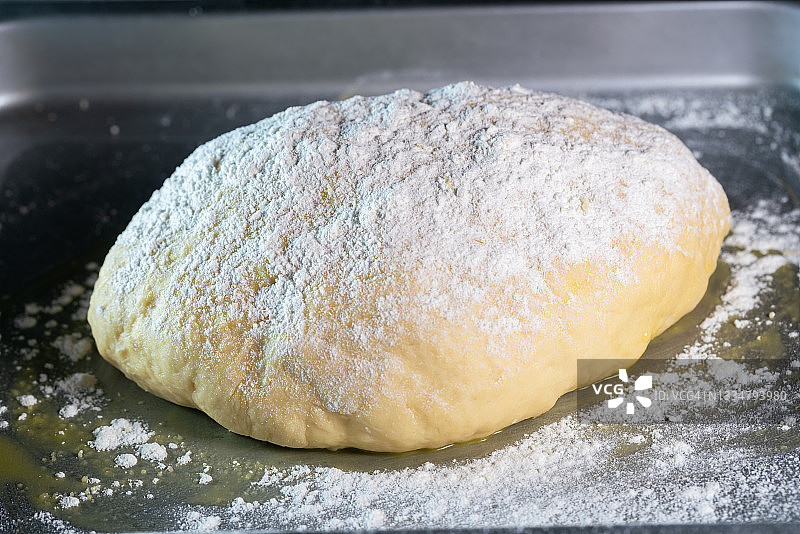 发酵好的面团，可以烘烤了图片素材