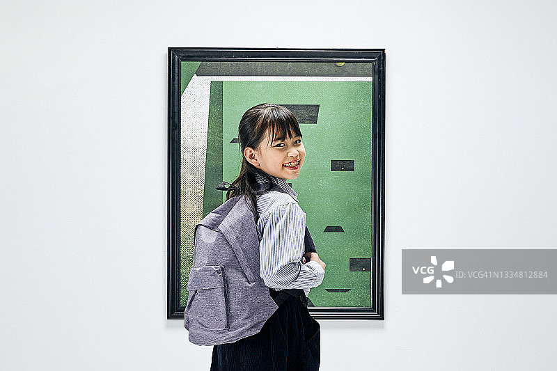 女孩和艺术作品图片素材