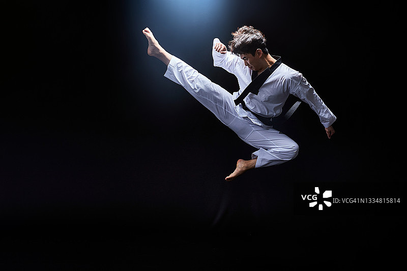 男子跆拳道图片素材