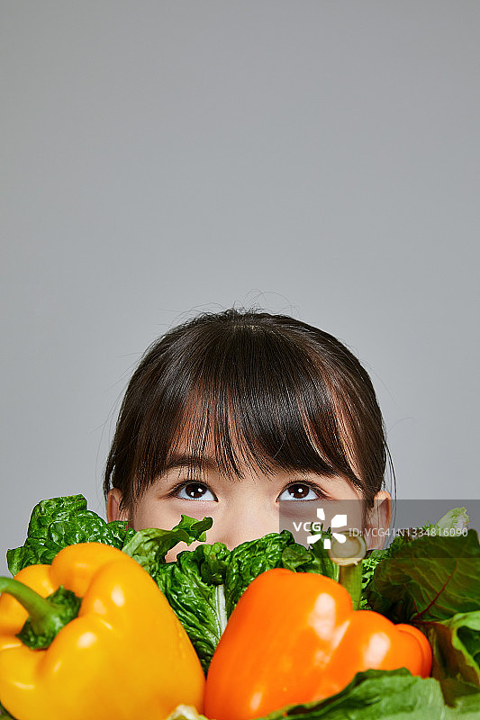 女孩和蔬菜图片素材