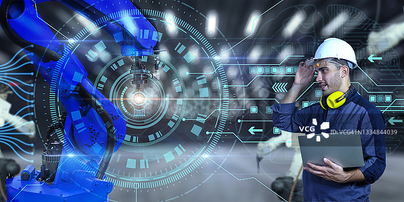 在智能工厂工业中工作的工程师图片素材