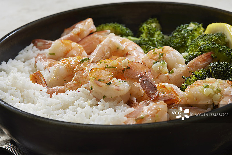 鲜虾西兰花米饭碗图片素材