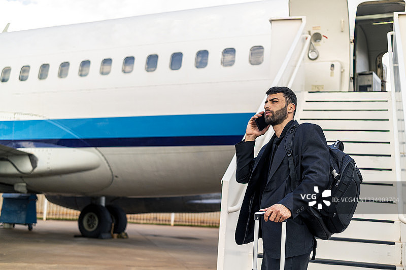 乘客登上飞机图片素材