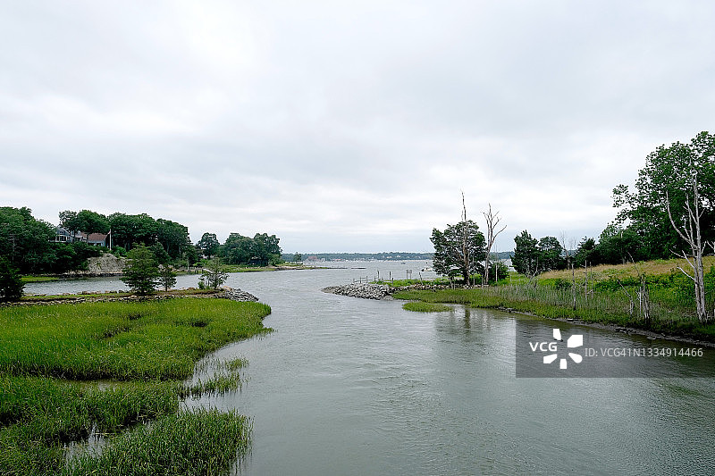 低角度的沼泽，位于麻省辛厄姆的世界尽头公园图片素材