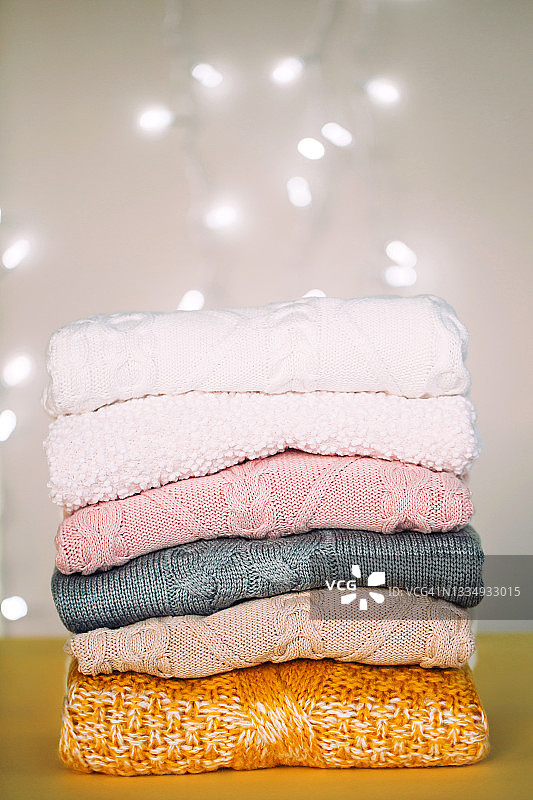 一叠针织毛衣图片素材