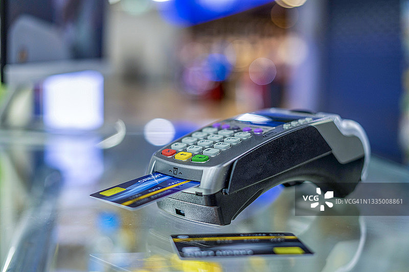 刷信用卡在线购买产品图片素材