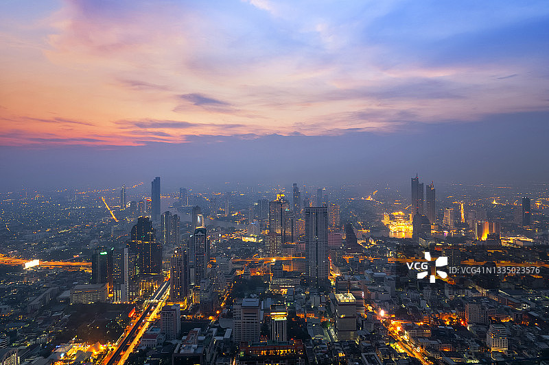 曼谷城市天际线黄昏时分高角度景观图片素材