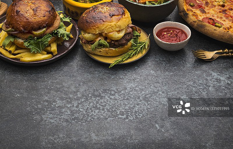 桌子上摆放的各种食物图片素材