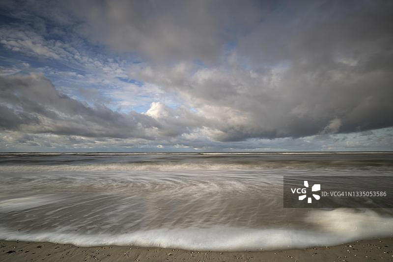 德国下萨克森州朗格奥格岛北海涨潮图片素材
