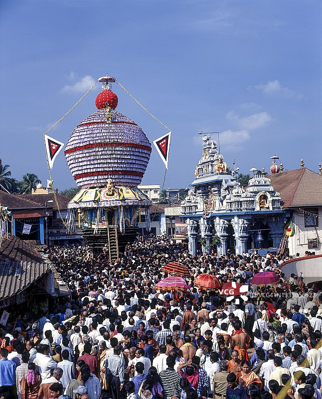 印度卡纳塔克邦乌杜皮克里希纳神庙的Churna Utsav节上的战车游行图片素材