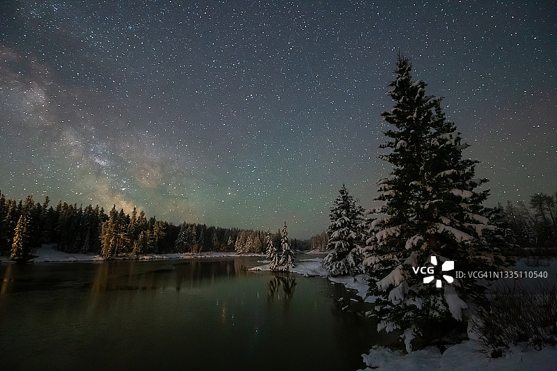 银河倒影图片素材