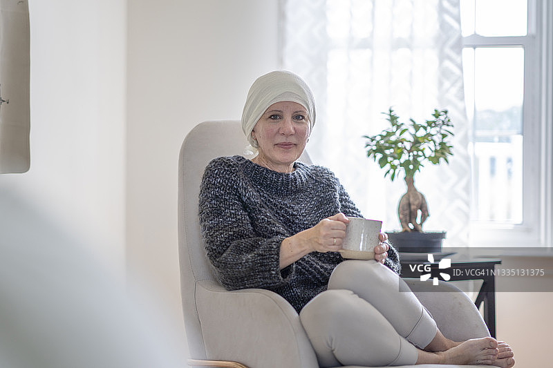 患有癌症的年长的白人妇女肖像图片素材