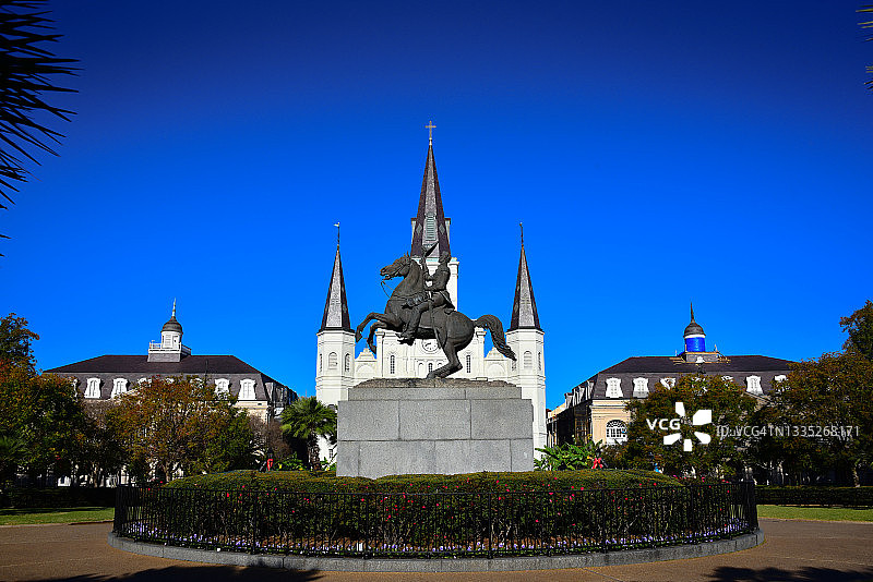 路易斯大教堂和杰克逊广场 - 路易斯安那州新奥尔良图片素材