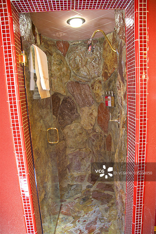 圣路易斯奥比斯波麦当娜酒店心花套房的岩石墙淋浴图片素材