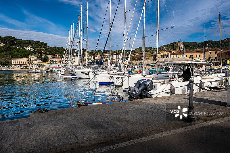 意大利托斯卡纳里窝那厄尔巴岛阿祖罗港图片素材