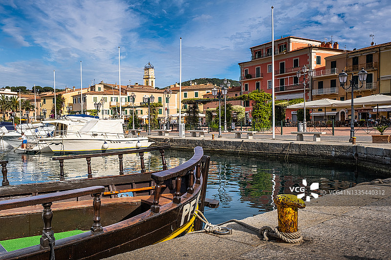 意大利托斯卡纳里窝那厄尔巴岛阿祖罗港图片素材