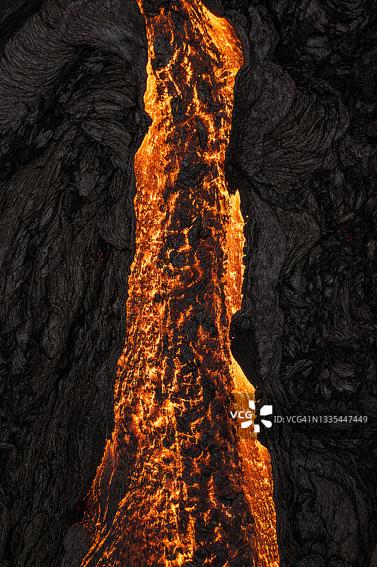 冰岛雷克雅内斯半岛法格拉达尔斯火山熔岩河流（航拍）图片素材