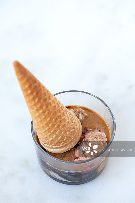 阿芙佳朵（意大利语意为“淹没”）是一种意大利咖啡甜点图片素材