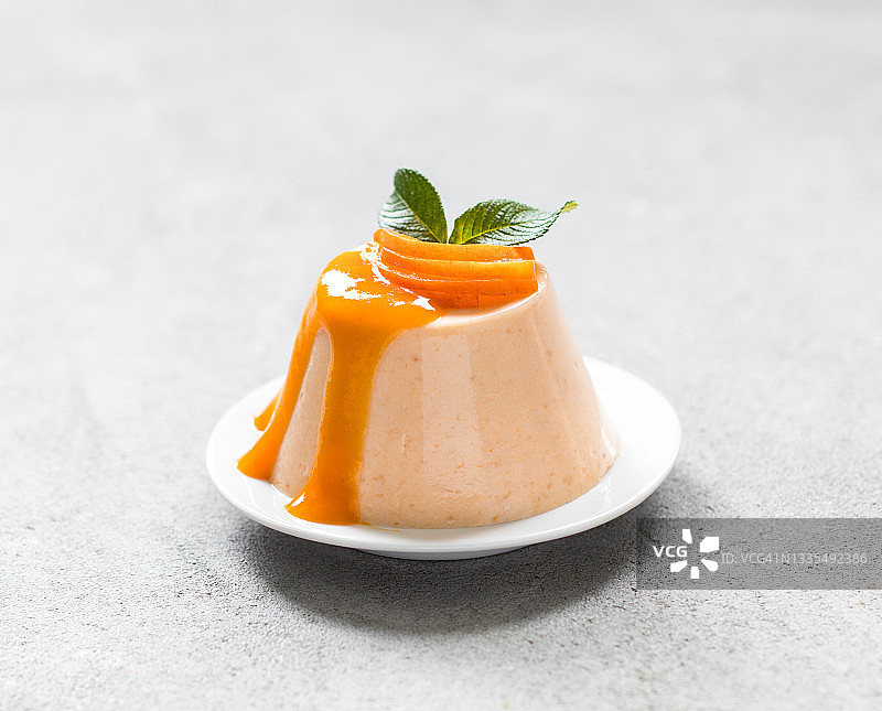 杏酱奶油水果布丁图片素材