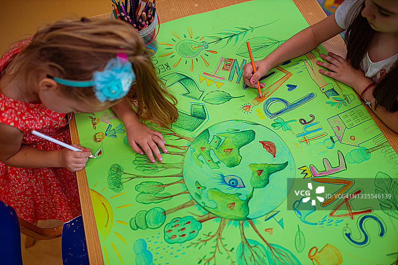 孩子通过视觉艺术表达自己图片素材