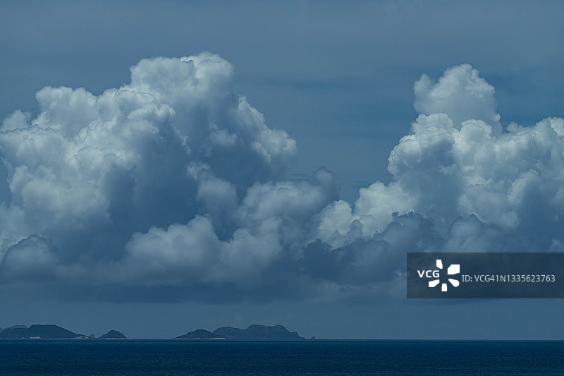 日本冲绳夏季海面云层图片素材