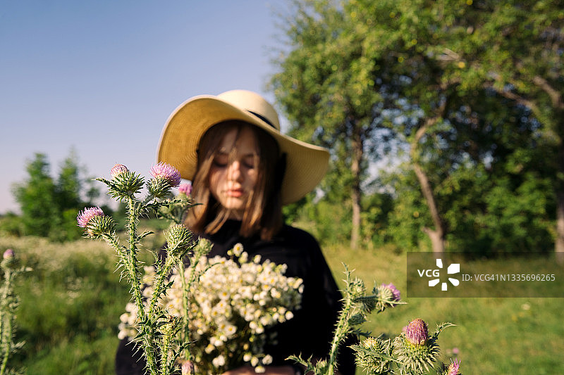 一个美丽女孩的肖像图片素材