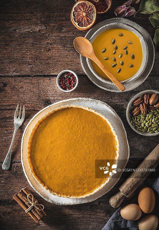 秋季南瓜美食：南瓜派、奶油南瓜汤及食材图片素材