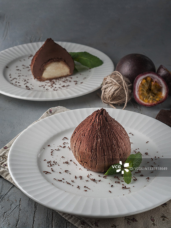 百香果慕斯巧克力松露美食摄影图片素材