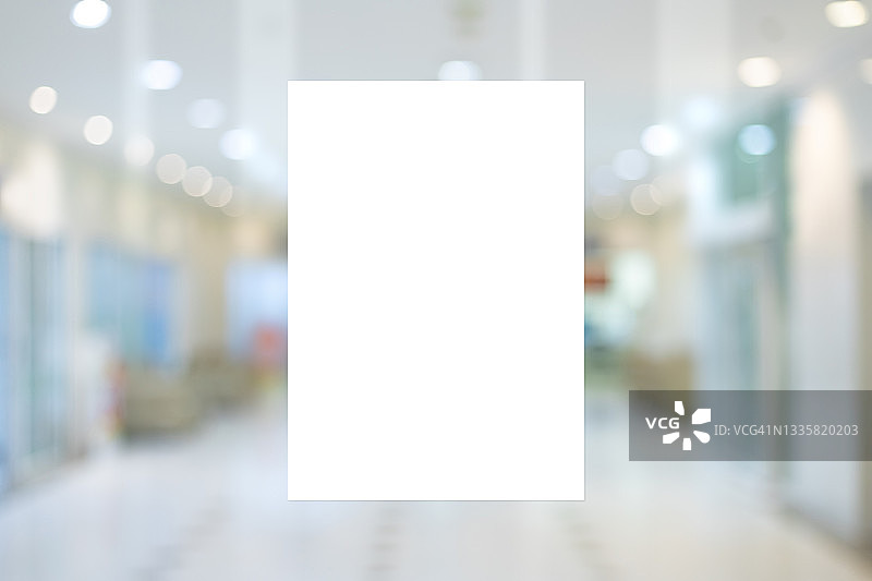 明亮办公室内的A4白纸或白色促销海报样机图片素材