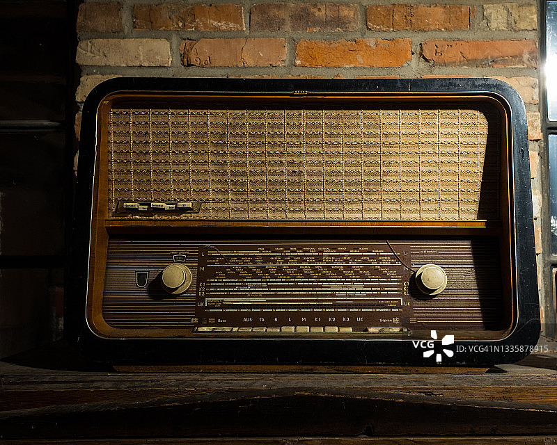 老式电子管收音机图片素材