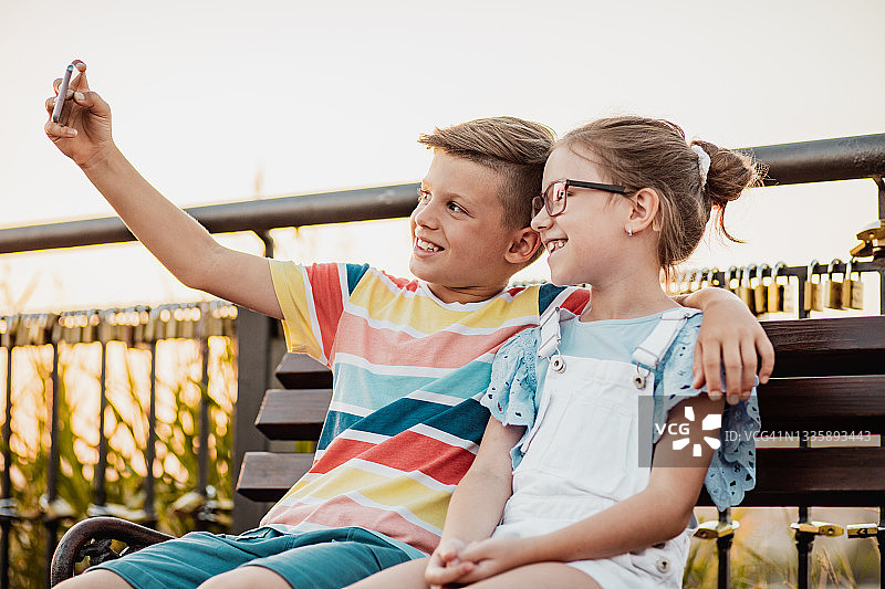 放学后的童年社交图片素材