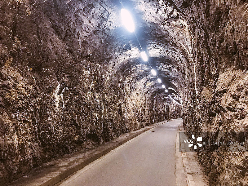 发光山路隧道图片素材