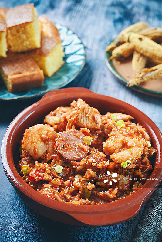 卡津风味鸡肉虾仁香肠什锦饭图片素材