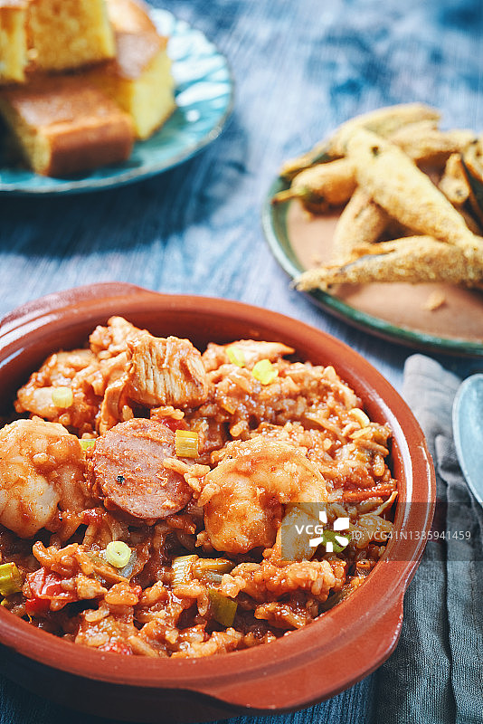 卡津风味鸡肉虾仁香肠什锦饭图片素材